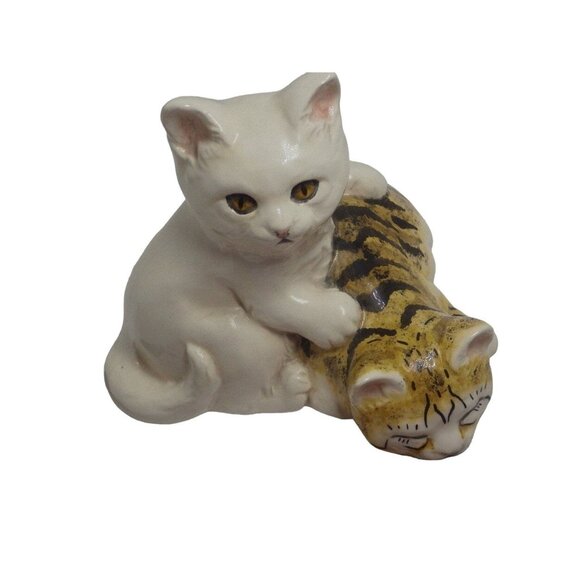 The Townsends Loving Cats Kittens Tiger Hand Painted Ceramic Statue Vintage - Picture 5 of 9